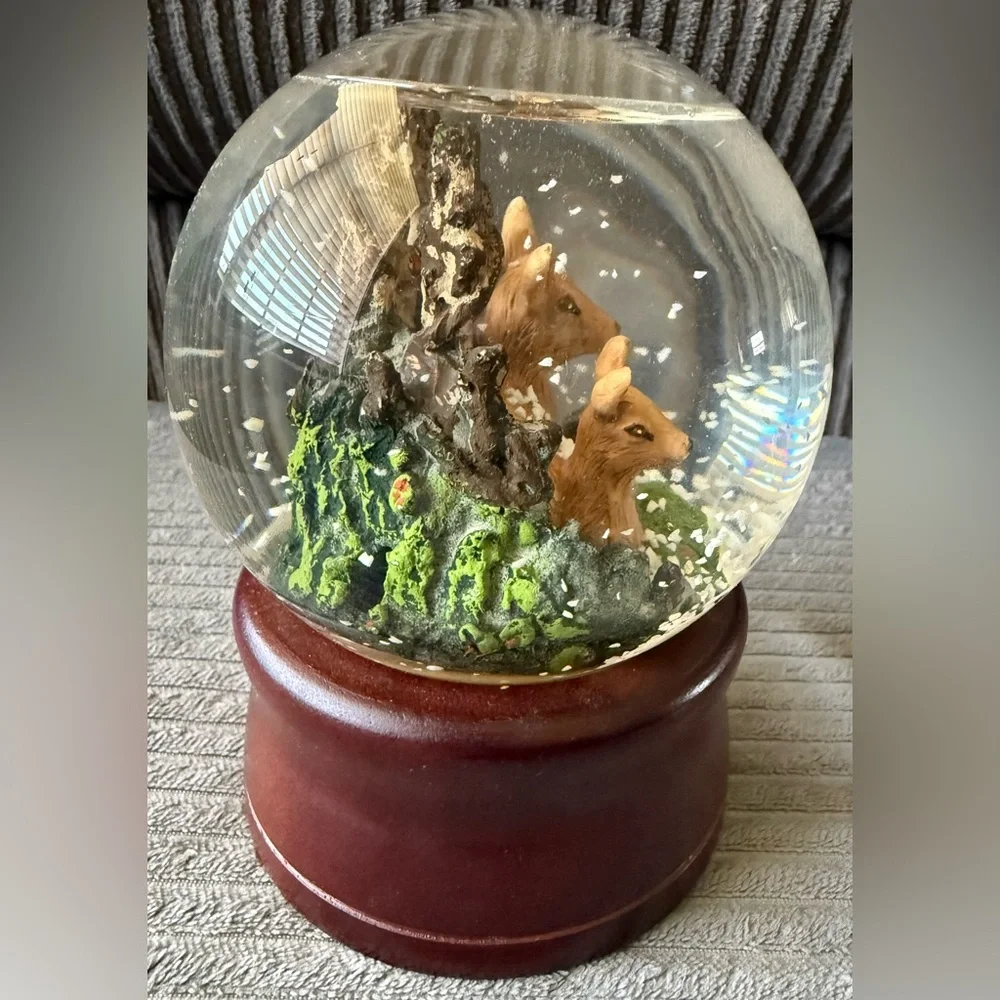 VTG Silvestri Deer Snow Globe with Wooden Base Musical Christmas Holiday Box